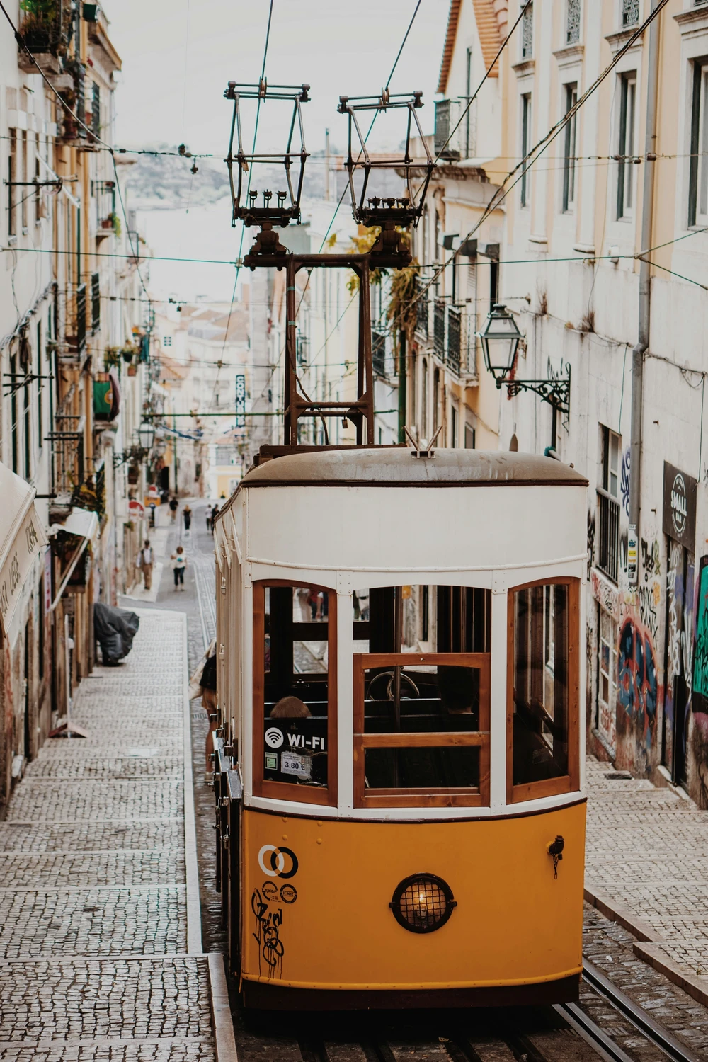 Fly to a Lisbon from Cancún