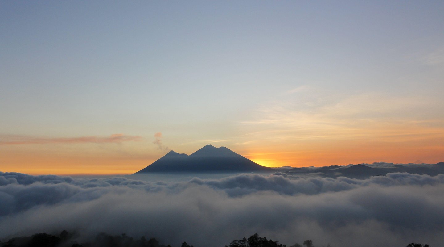 Guatemala, Amanecer sobre el Acatenango