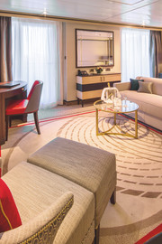 Q7 Queens Suites