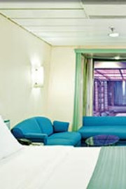 Interior con vistas a la Royal Promenade 2T