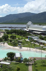 Paseo Marítimo y su laguna artificial