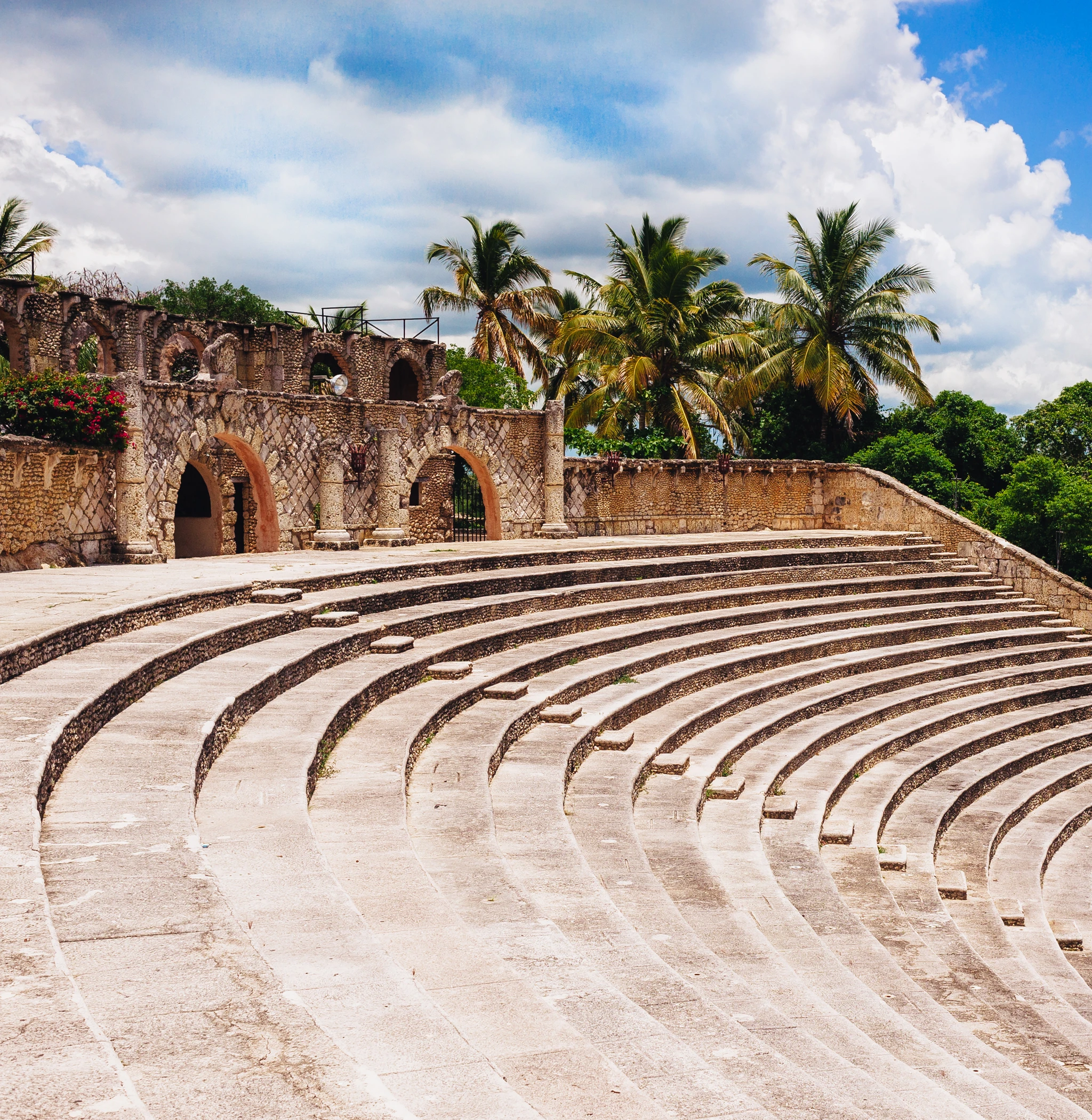 What is it like to fly from Madrid-Barajas Airport to La Romana?