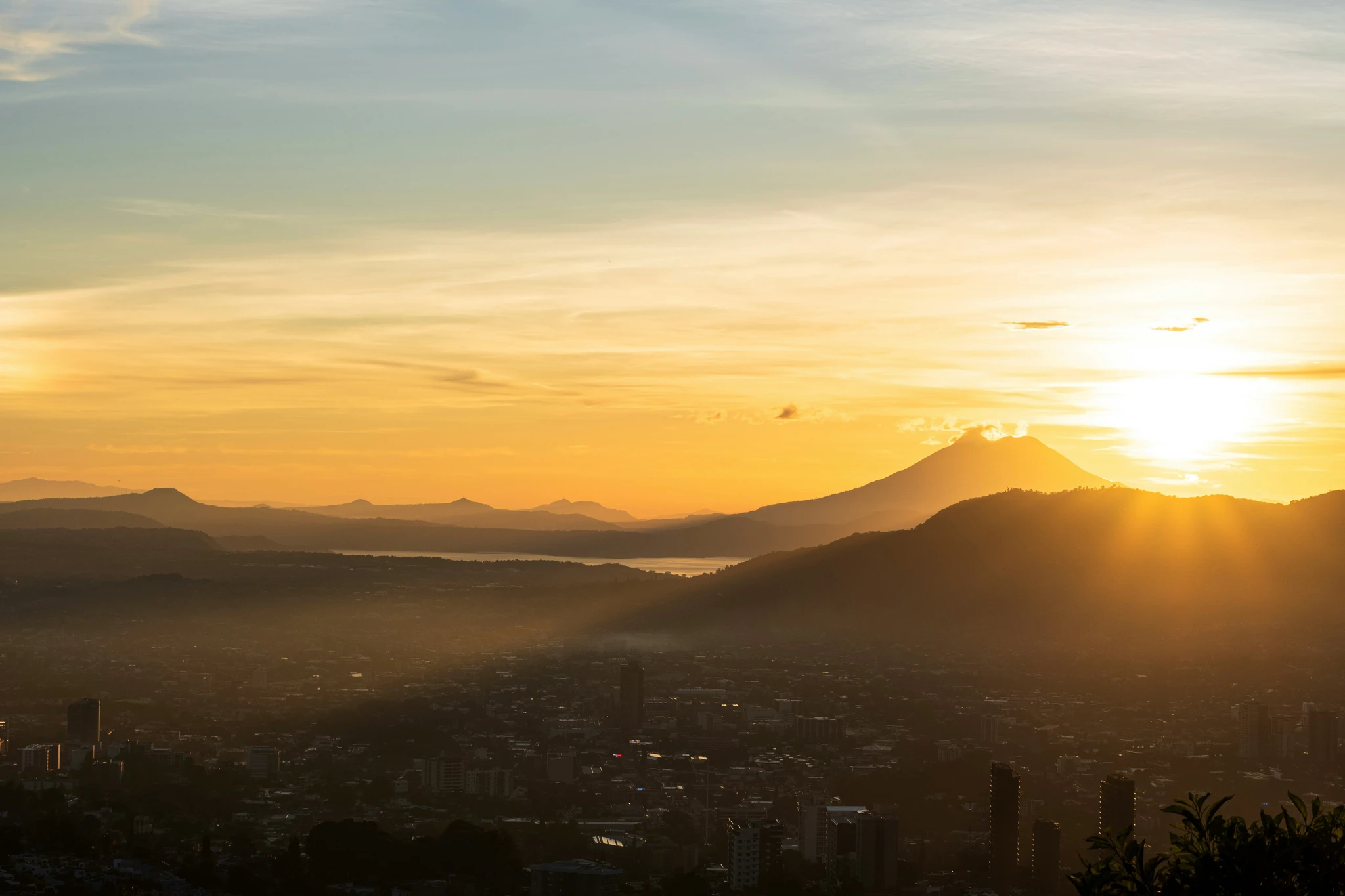 ¿Cómo es volar de Madrid-Barajas (MAD) a El Salvador (SAL)?
