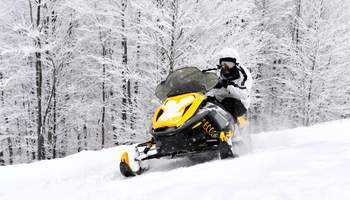 ALDEA DE SANTA CLAUS: SAFARI EN MOTOS DE NIEVE