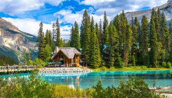 LAKE LOUISE VILLAGE (LAGO MORAINE Y LAGO ESMERALDA) (105 KM)