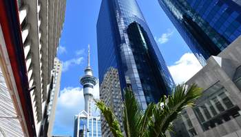 CAIRNS / AUCKLAND