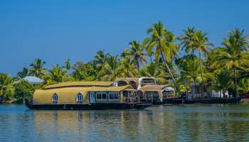 KUMARAKOM / ALLEPEY (33 KM / 1H) / COCHIN (53 KM / 2H)