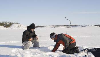 RUKA: PESCA EN HIELO Y RAQUETAS DE NIEVE
