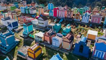 GUATEMALA / BARRILETES GIGANTES / CHICHICASTENANGO