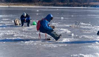 KUUSAMO PESCA EN HIELO, ALMUERZO EN KOTA Y RAQUETAS DE NIEVE