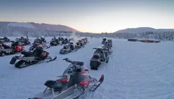 RUKA: ALMUERZO EN KOTA Y SAFARI EN MOTOS DE NIEVE
