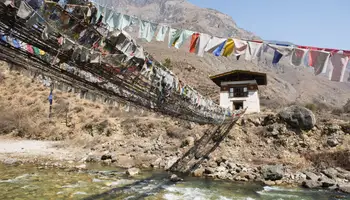 PUNAKHA / PARO (135 KM/APROX 5 H)