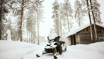 RUKA: SAFARI EN MOTO DE NIEVE Y ENCUENTRO CON SANTA CLAUS