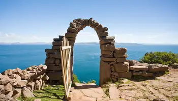 PUNO/LAGO TITICACA: UROS Y TAQUILE