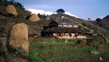 POKHARA / SARANGKOT / ESTUPA DE LA PAZ MUNDIAL / POKHARA