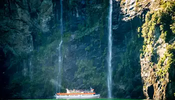 QUEENSTOWN (MILFORD SOUND)
