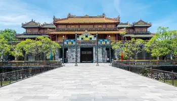 HUE / HO CHI MINH