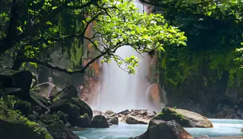 VOLCÁN ARENAL / RÍO CELESTE