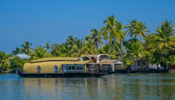 KUMARAKOM / ALLEPEY (33 KM / 1H) / COCHIN (53 KM / 2H)