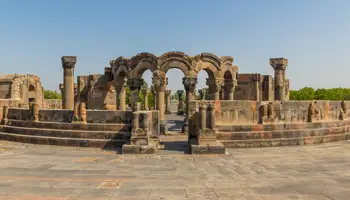 EREVÁN (ECHMIADZIN – ZVARTNOTS)