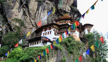 PUNAKHA / PARO (135 KM / APROX 5 H)