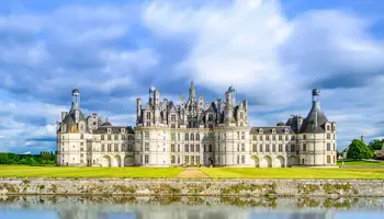 ANGERS / LANGEAIS / CHENONCEAU / CHAMBORD / PARIS