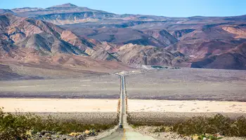 LAS VEGAS / OAKHURST O MAMMOTH LAKES (707 KM)