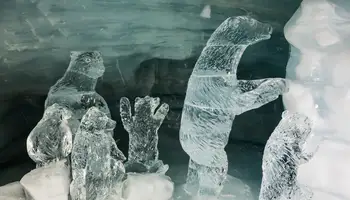 ALTA: HOTEL DE HIELO Y SENDERISMO EN RAQUETAS