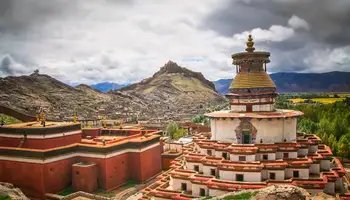 XIGATSE / GYANTSE (90 KM / 2H APROX)
