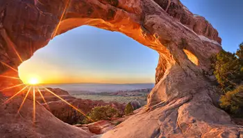 MOAB (ARCHES Y CANYONLAND NATIONAL PARK) (90 KM)