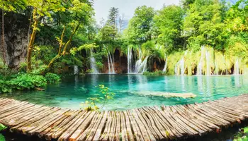 SIBENIK/PARQUE NACIONAL DE LOS LAGOS DE PLITVICE/SIBENIK