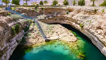 MUSCAT / PALACIO AL ALAM / MUSEO NACIONAL/ BIMMAH SINKHOLE / SUR / RAS AL JINZ