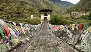 DELHI/PARO/THIMPU (BUTÁN) (60 KM/APROX 2 H)