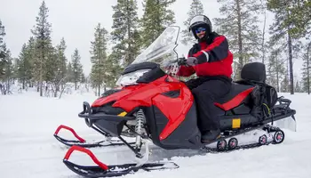 PYHÄ: SAFARI EN MOTO DE NIEVE