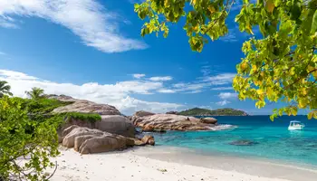 BAIE ST. ANNE (PRASLIN) / ISLA FELICITÉ O GRAND SOEUR / LA DIGUE