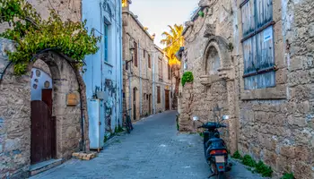 LIMASSOL / NICOSIA / LÁRNACA / LIMASSOL (197 KM)