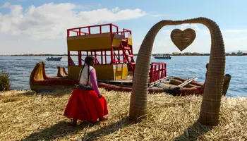 PUNO (LAGO TITICACA: UROS Y TAQUILE)