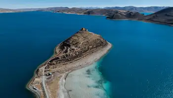 GYANTSE / LAGO YAMDROK / LHASA (265 KM / 5H 30M APROX)