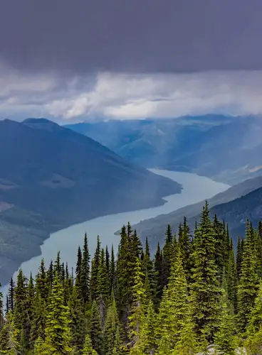 Entre Montañas del Oeste Canadiense