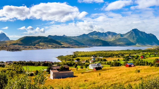 Leknes, Noruega