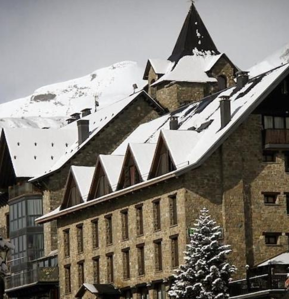 Hotel YOY VILLA SALLENT 3*