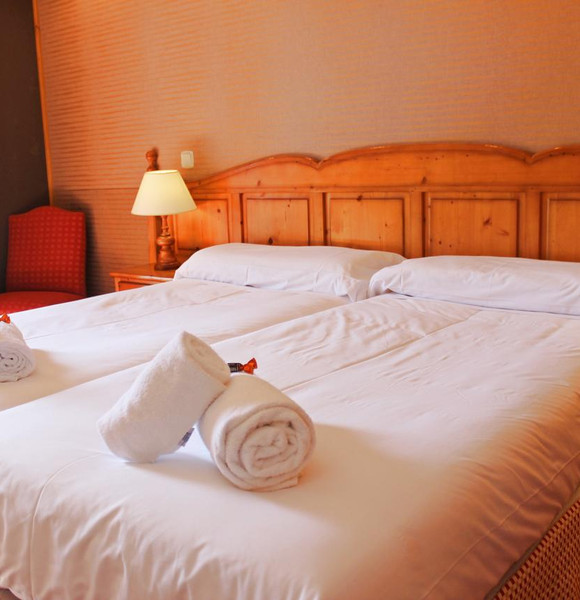 Hotel YOY VILLA SALLENT 3*