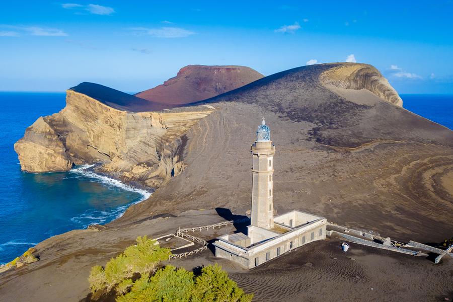 Faial, com o Vulcão dos Capelinhos