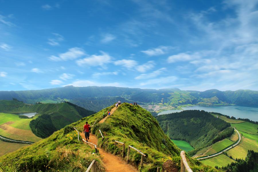 Furnas e Nordeste, com almoço de cozido